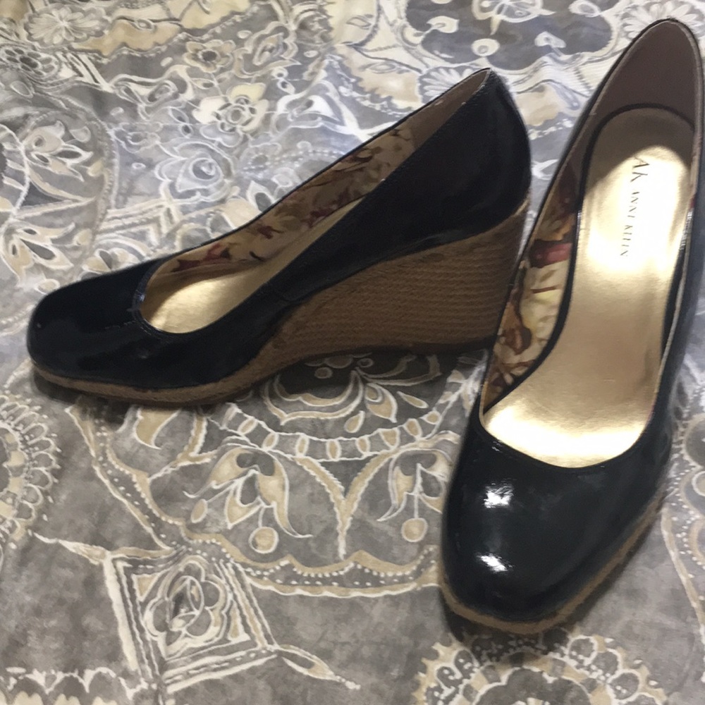 Ann Klein black wedges, Kate Middleton style